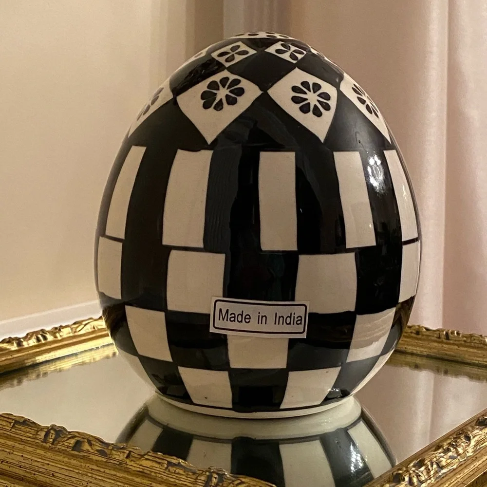 6.5” Black & White Check Ceramic Egg ✨NWT✨ - Picture 4 of 4
